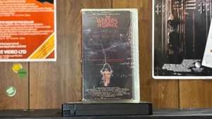The Witches of Eastwick (VHS) Jack Nicholson, Cher ๐ผ TESTED, Ex-Rental ๐ผ - Picture 1 of 3