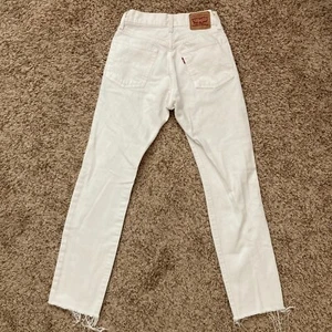 Levi's 501 Jeans Women's White Denim W24 L28 Distressed Button Fly Logo - Picture 1 of 13