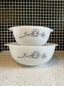 TWO AGEE PYREX MIXING BOWL BLACK ROSE - Picture 1 of 11