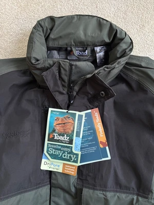 Chaqueta TOADZ Frogg Toggs verde bosque con capucha Firebelly.  Talla: XL ¡Nunca Usado! Foto 1 de 4