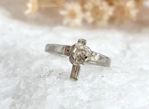 Anillo vintage de plata de ley 925 con forma de cruz + flor en flor - talla 6,75 - Imagen 1 de 13