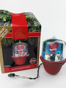 1991 Hallmark Keepsake Our First Christmas Together Ornamento magico - Foto 1 di 4