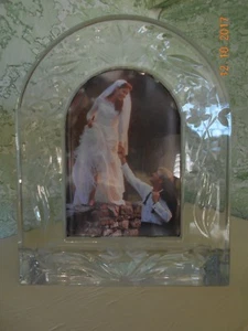 MIKASA ROUNDED CRYSTAL PICTURE FRAME FLORAL BELLS 4X6 PICTURE NEVER USED .... - Imagen 1 de 5