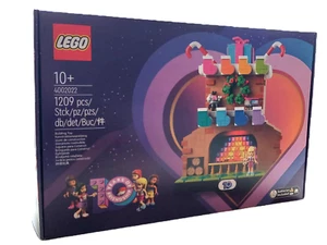 LEGO Friends Exclusive Employee Set (4002022) - 10 Year Anniversary Set - Picture 1 of 4