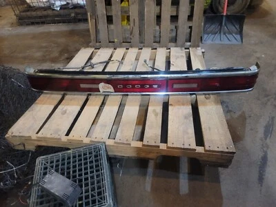 Dodge Dynasty 1990 lámpara trasera Foto 1 de 4