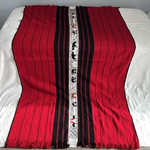 Nagaland handgewebte Decke Gebetstuch bestickt Tiere schwarz rot 52” x 87” - Bild 1 von 6
