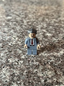 LEGO J. Jonah Jameson Marvel Super Heroes Spider-Man Minifigure 76005 SH054 J12