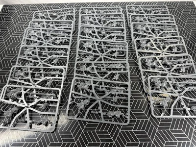 Lot Of 18 STORMVERMIN G INFANTRY CLAN SKAVEN SKAVENTIDE AGE OF SIGMAR Mini Model - Image 1 of 4