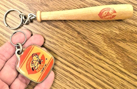Cincinnati Reds 1987 Keyrings MLB Baseball-Lot Of 2 keychains-Wood Bat+Wincraft Cover
