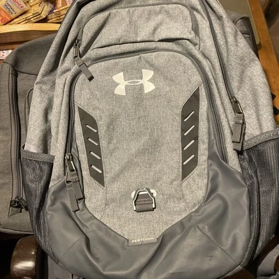 Mochila Under Armour Storm, cinza grande 3 bolsos principais com zíper, 1 pequeno, 2 malha lateral - Imagem 1 de 3