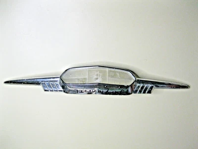 Adorno de capucha Plymouth Belvedere 1954, Plaza, Savoy y suburbano, ¡gran forma! Foto 1 de 4