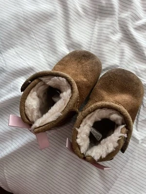 baby uggs 2/3 - Image 1 of 3