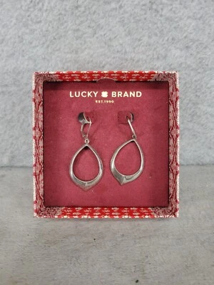 Brincos pendurados de lágrima esterlina martelados marca da sorte tom prata caixa de presente - Imagem 1 de 4