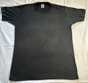 T-shirt nera vintage leggermente sbiadita punto singolo taglia large Jerzees USA - Foto 1 di 5