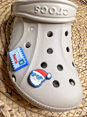 Paquete 2 piezas Crocs Jibbitz 2024 Carta a Santa de Crocs y Brillo Santa Foto 1 de 4