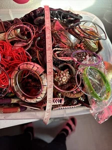 Hundreds 10lb+ Bracelets Lot-Gold & Silver Tone, Glass, & Much More - Picture 1 of 7