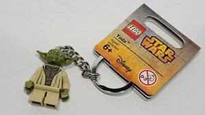 LEGO DISNEY Star Wars Yoda Minifigura Llavero Llavero NUEVO CON ETIQUETA - Imagen 1 de 3