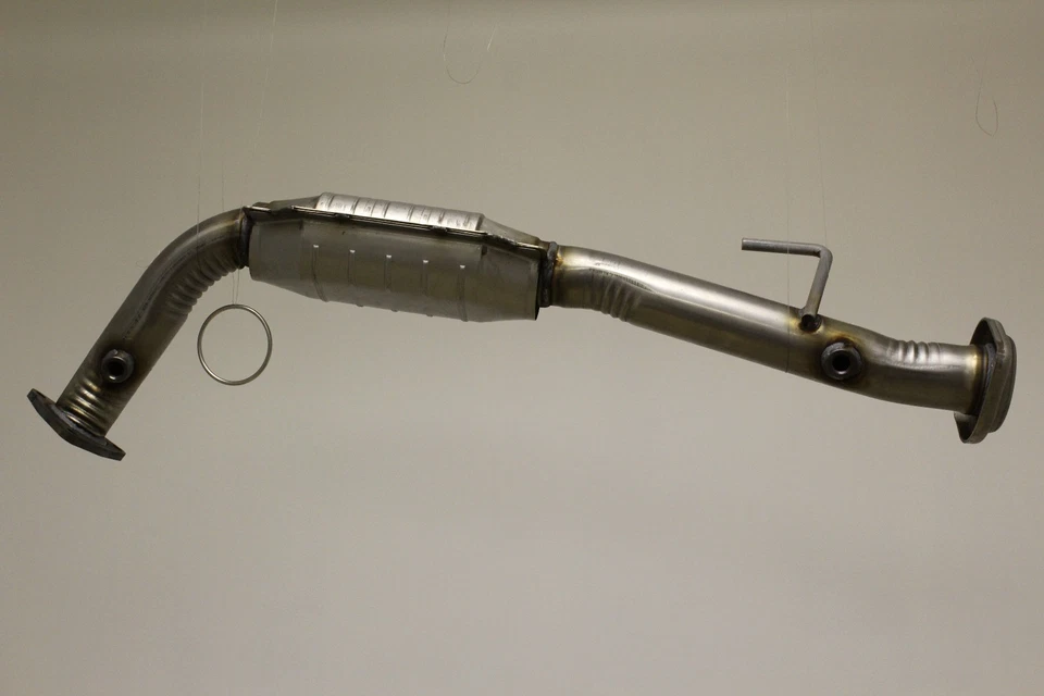 2002 2003 2004 2005 2006 Cadillac Escalade 6.0L Right Catalytic Converter - Image 1 of 1