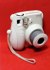 Fujifilm Instax Mini 7S Ivory 50mm Lens Manual Focus Portable Instant Camera - Picture 1 of 8