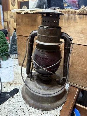 Vintage 1930's Dietz Little Wizard Railroad Lantern NY USA W/ Red Glass Globe - Image 1 of 4