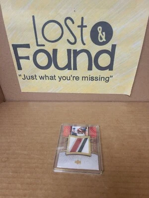 2006 UD Exquisite Collection Maximum Patch Victor Martinez Jumbo Patch 18/25 - Image 1 of 4