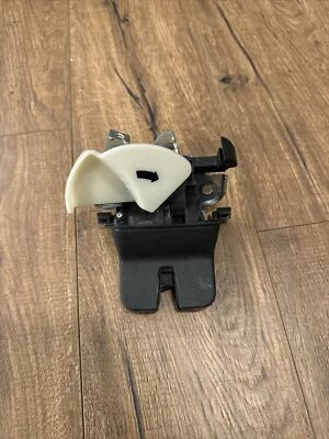 VOLKSWAGEN PASSAT TRUNK DECK LID POWER LOCK LATCH ACTUATOR OEM 2012 - 2022 - Image 1 of 4