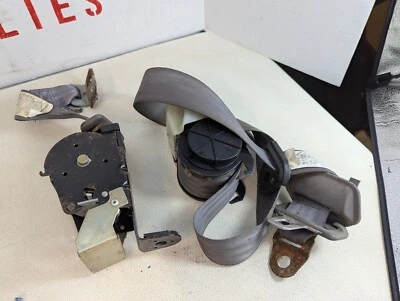 Cinturones de seguridad convertibles Dodge Shadow ES Foto 1 de 4