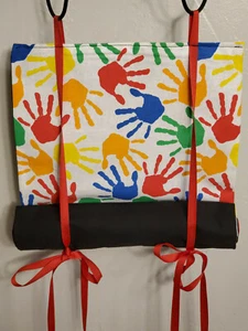 Taladro escolar hecho a mano cortina para puerta de aula para niños con impresiones manuales enrollado o atado - Imagen 1 de 3