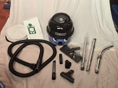 Hoover HENRY COMPLETAMENTE PULITO E PRONTO ++ KIT ATTREZZI NUOVO ++ MOTORE NUOVO ++ FILTRO NUOVO - Immagine 1 di 4