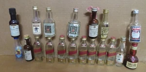 Konvolut 19 alte LEERE Mini Alkohol Schnaps Miniatur Flaschen - Bild 1 von 3
