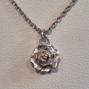 Alex Monroe Sterling Silver Rosa Damasca Rose Necklace boxed - Picture 1 of 6