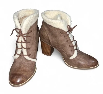 Botas al tobillo "RESTRINGIDAS" de cuero marrón de 3 pulgadas para mujer con ribete de piel de sherpa Talla: 9 Foto 1 de 4