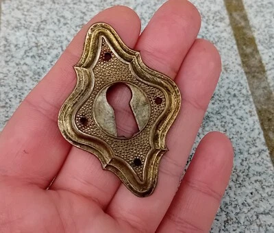 ANCIENNE ENTRÉE DE CLÉ SERRURE  DE MEUBLE en bronze ou laiton   N°41 - Photo 1/4