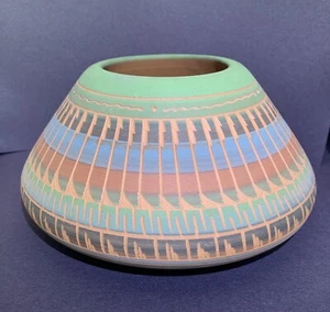 Navajo Terrakotta geätzte Kunst Keramik Vase Topf signiert Pastell Südwesten - Bild 1 von 9