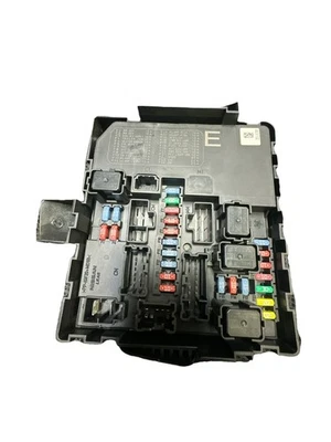 2010-2019 Nissan Frontier Nissan Pathfinder Engine Fuse Box 2.5L-4.0L OEM - Image 1 of 3