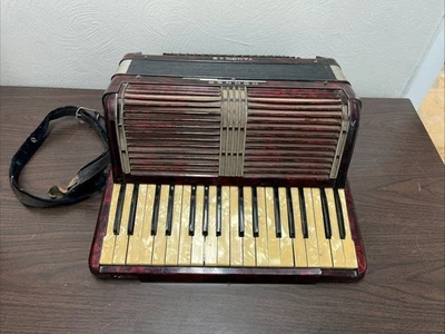 ВИНТАЖНЫЙ HOHNER ТАНГО IIB ФОРТЕПИАНО АККОРДЕОН В БАГАЖНИКЕ - 80 БАСОВ - ТОЛЬКО ЗАПЧАСТИ - Изображение 1 из 4