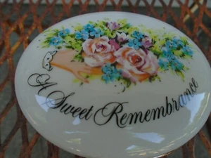 Vintage Porzellan Schmuckschatulle Floral Süß Erinnerung Medaille Liebe Deckel - Bild 1 von 7