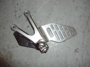 2006 2007 Yamaha R6 R Drivers Left Side Foot Peg and Bracket A4 - Picture 1 of 1