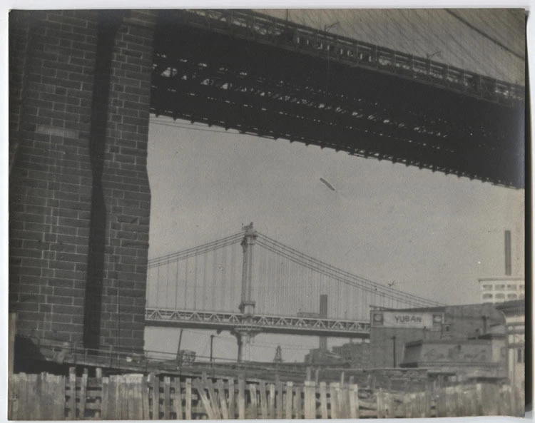 FOTO DE COLECCIÓN PICTORIALISTA PUENTE DE MANHATTAN DESDE DEBAJO DEL PUENTE DE BROOKLYN. Foto 1 de 1