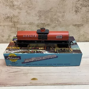ATHEARN TRAINS #1557 HOOKER CHEMICAL TANK CAR, Boxed, New Old Stock - Picture 1 of 5