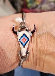 Weiß/blau/rotes Lenkarmband, von Trisha Waldron Design. Native inspiriert - Bild 1 von 3