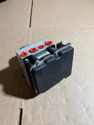 Módulo de bomba de freno Pontiac GTO 2005-06 ABS usado fabricante de equipos originales LS2 6,0 L V8 Foto 1 de 4