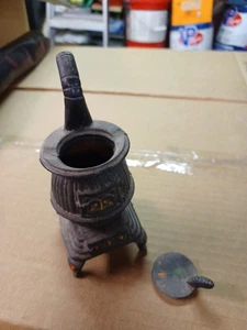 Pentola in ghisa miniatura dipinta a mano vintage 6"x2,5" stufa pancia  - Foto 1 di 4