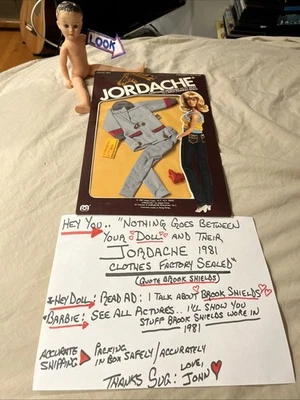 Roupas de boneca Jordache Jeans Mego Corp 1981 lacradas de fábrica Barbie denim 18020 - Imagem 1 de 4