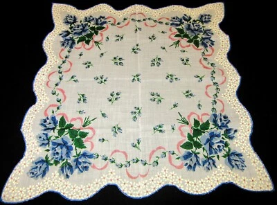 Vintage Hankie Floral BONITO Azul Rosa y Rosebuds con Cintas Rosa Festoneadas Foto 1 de 3
