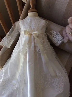 TAUFKLEID MIT SPITZENMANTEL TAUFMANTEL UND KLEID BABY MÄDCHEN TAUFE  - Bild 1 von 4