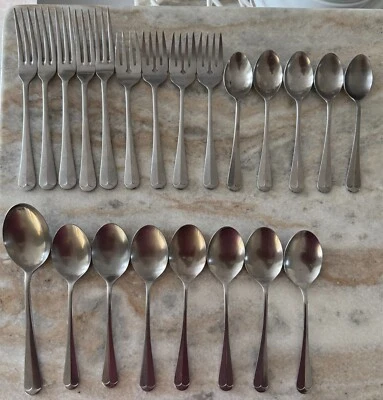 22pc OXH20 Sagamore Jamestown Old Westbury STAINLESS by Oxford Hall Glossy, Cent - Image 1 of 4