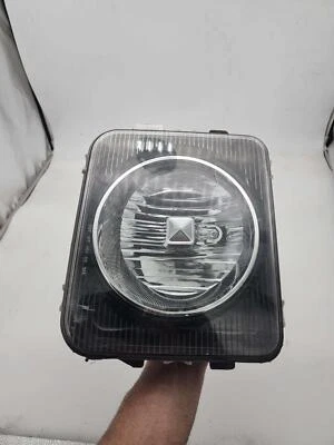06 10 HUMMER H3 Headlamp Assembly Right OEM B1025 - Image 1 of 2
