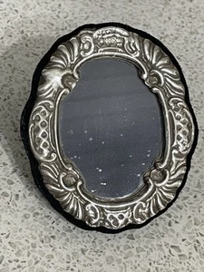 TOYE KENNING & CO SMALL OVAL 925 SILVER REPOUSSE PHOTO FRAME 2000 BIRMINGHAM - Picture 1 of 4