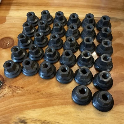 6514130AA 4 piezas OEM tuercas de rueda Mopar 12-26 Ram 3500 4500 5500 M14x1,5 Foto 1 de 4